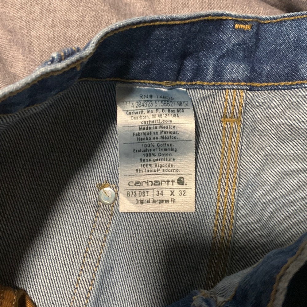 Carharrt 34 x 32 double knee never worn in great condition dark wash very comfy
